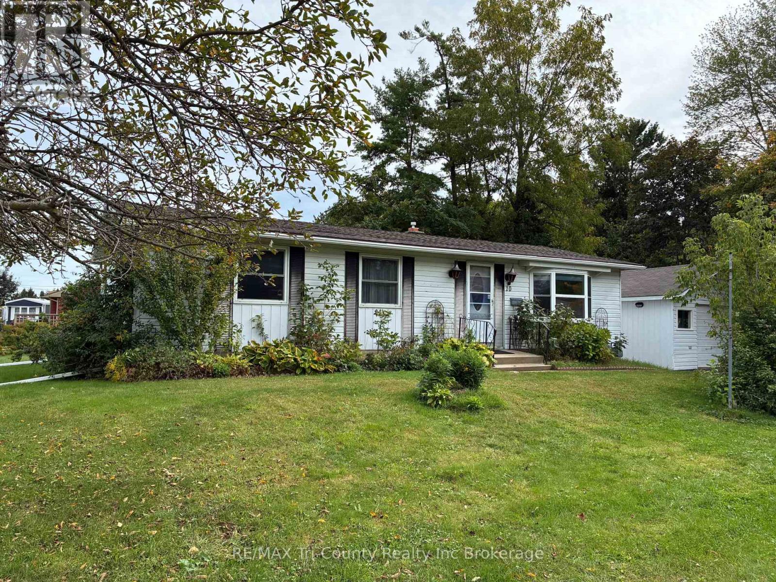 10 Elizabeth Street, Bayham (Port Burwell), Ontario  N0J 1T0 - Photo 2 - X13857436