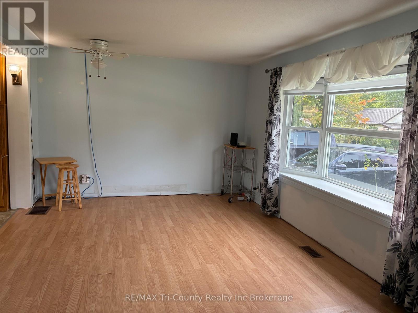 10 Elizabeth Street, Bayham (Port Burwell), Ontario  N0J 1T0 - Photo 5 - X13857436