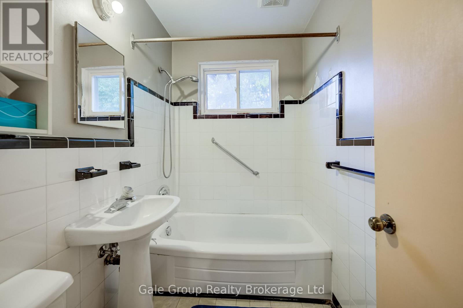 6 Langstone Crescent, Halton Hills (Georgetown), Ontario  L7G 4N3 - Photo 15 - W13859504
