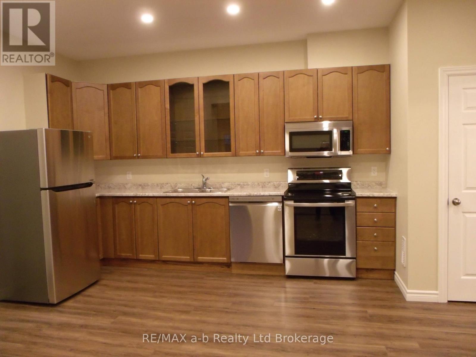 5 - 350 Dundas Street, Woodstock (Woodstock - North), Ontario  N4S 1B4 - Photo 3 - X13860130