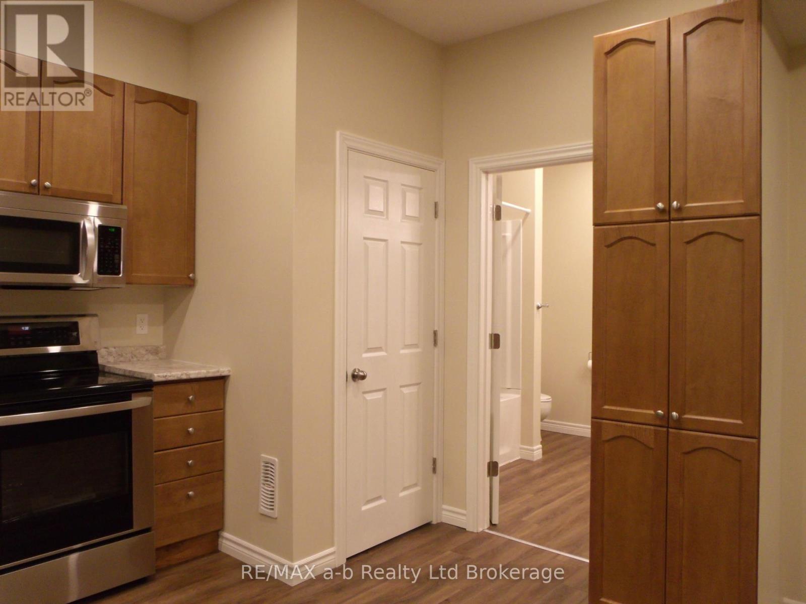 5 - 350 Dundas Street, Woodstock (Woodstock - North), Ontario  N4S 1B4 - Photo 4 - X13860130