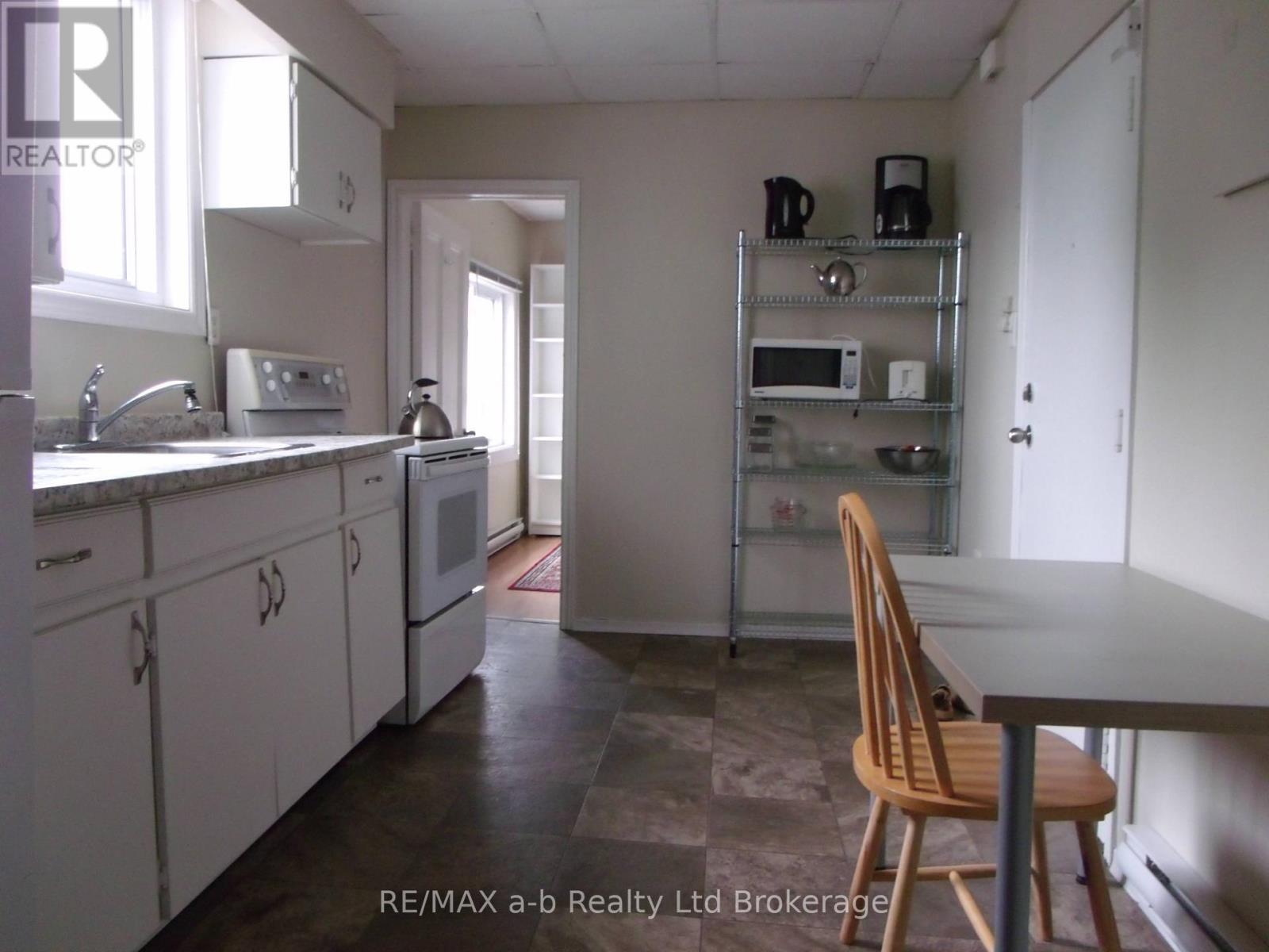 1 - 350 Dundas Street, Woodstock (Woodstock - South), Ontario  N4S 1B4 - Photo 3 - X13860132
