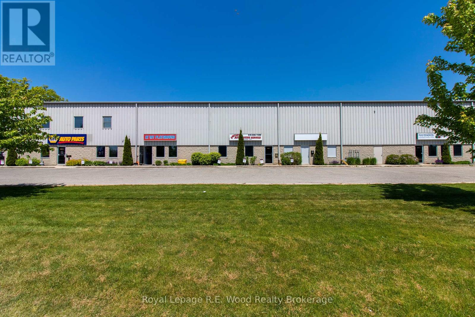 102 Spruce Street, Tillsonburg, Ontario  N4G 5V3 - Photo 2 - X13864660