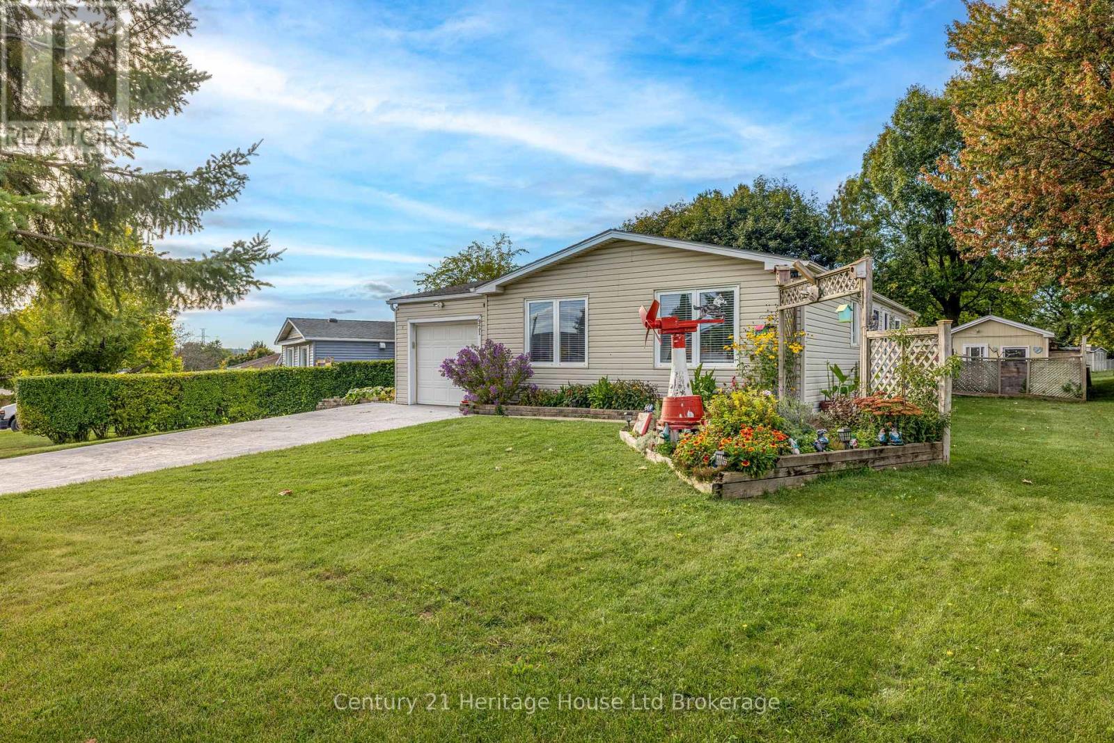 921 Lincoln Drive, Woodstock (Woodstock - South), Ontario  N4S 2N2 - Photo 2 - X13865936