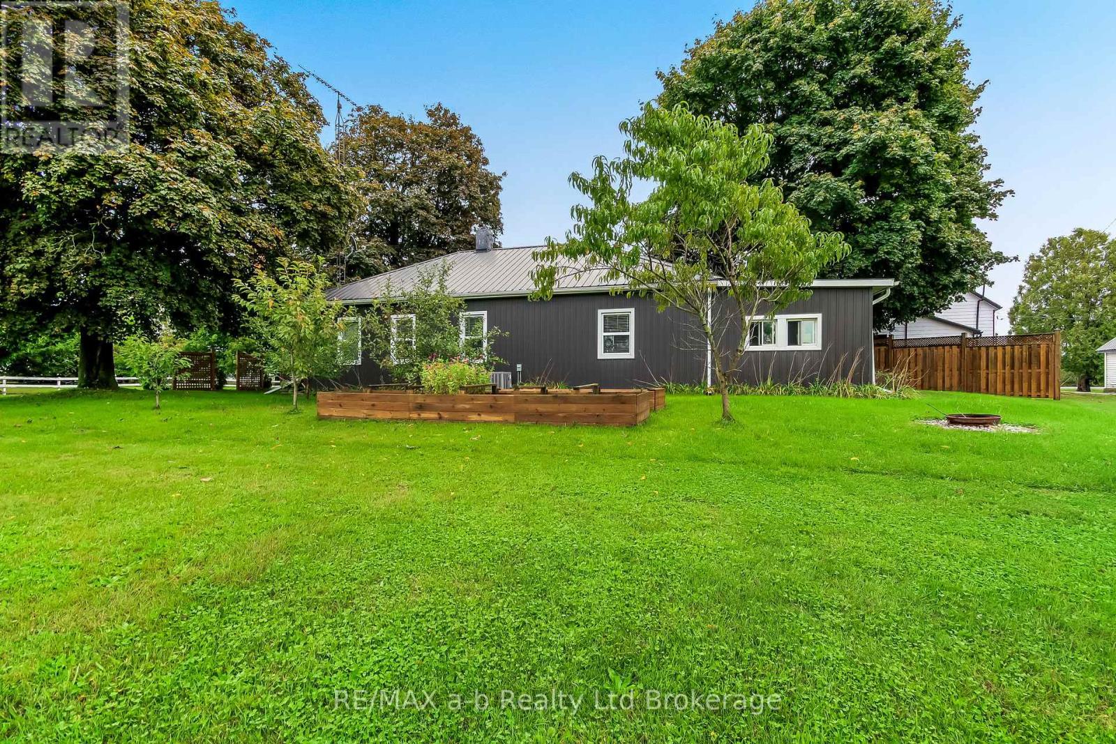 2237 Pinegrove Road, Norfolk (Pine Grove), Ontario  N4B 2E6 - Photo 3 - X13866086