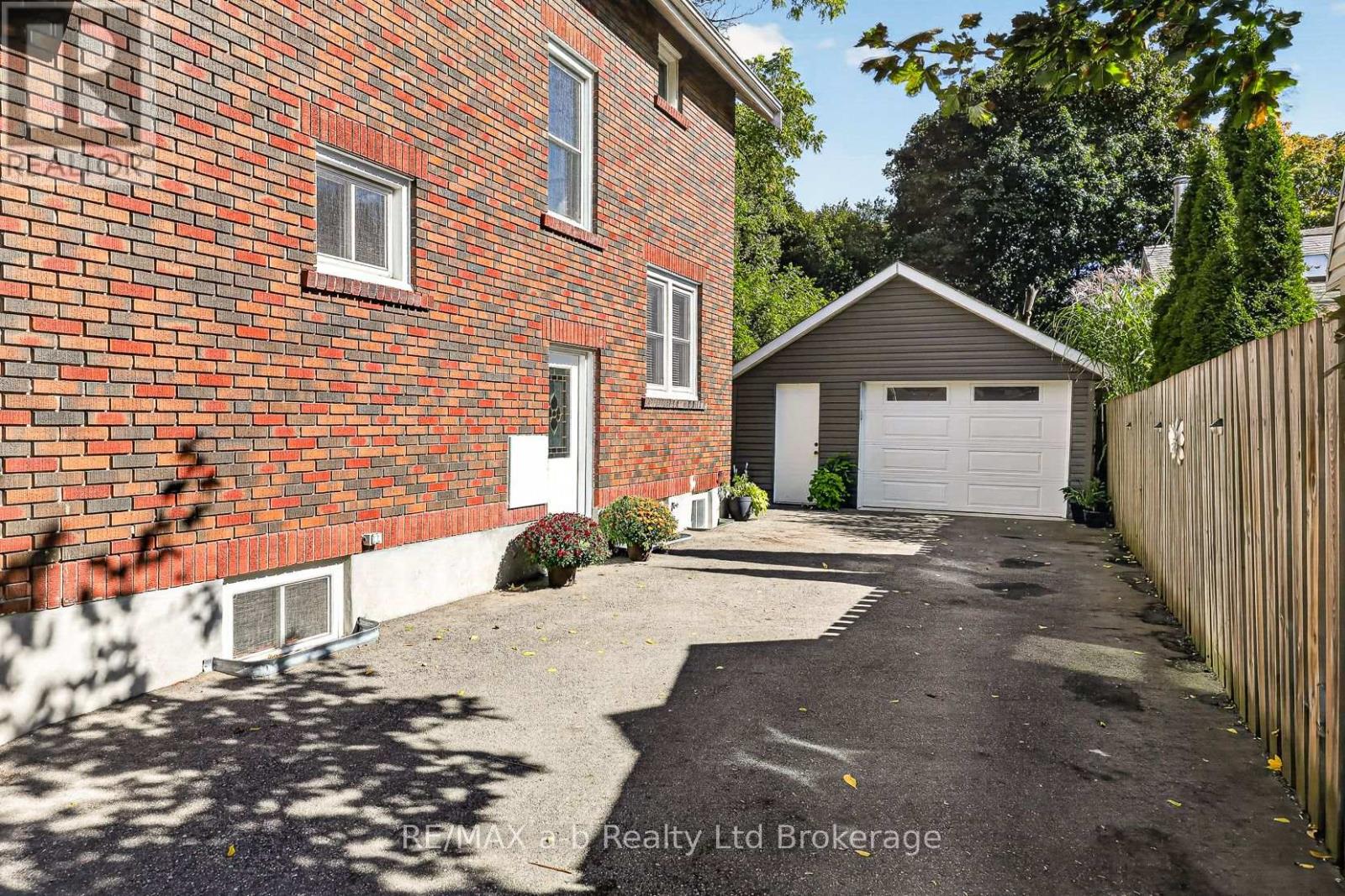 162 Graham Street, Woodstock (Woodstock - North), Ontario  N4S 6K1 - Photo 3 - X13866428
