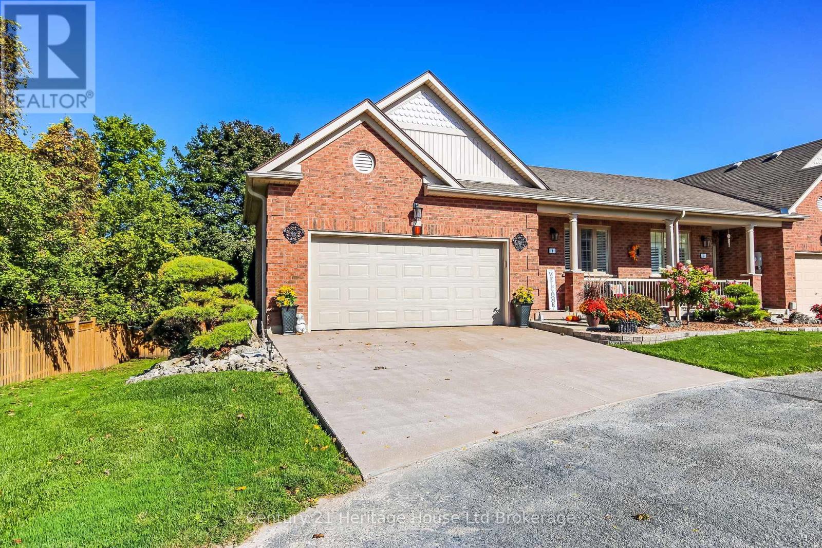 1 - 19 Anderson Street, Woodstock (Woodstock - South), Ontario  N4S 9A3 - Photo 2 - X13869084