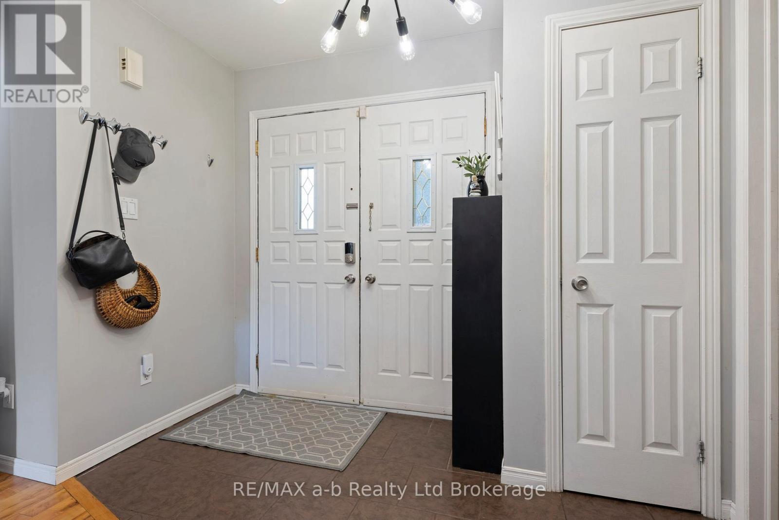 36 Kara Lane, Tillsonburg, Ontario  N4G 5M3 - Photo 3 - X13870256