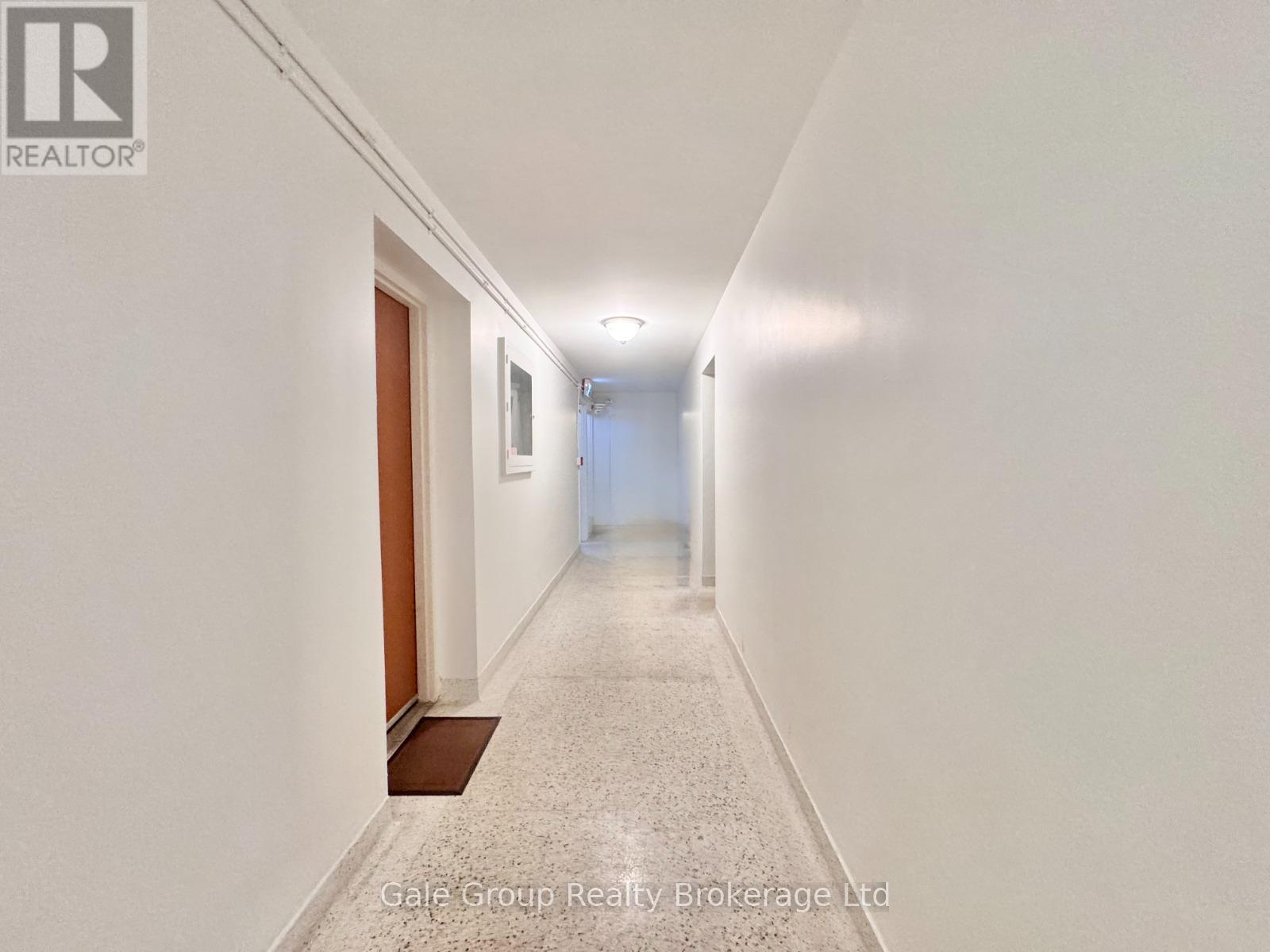 Unit-6 - 25 Paisley Boulevard E, Mississauga (Cooksville), Ontario  L5A 1P3 - Photo 2 - W13873120