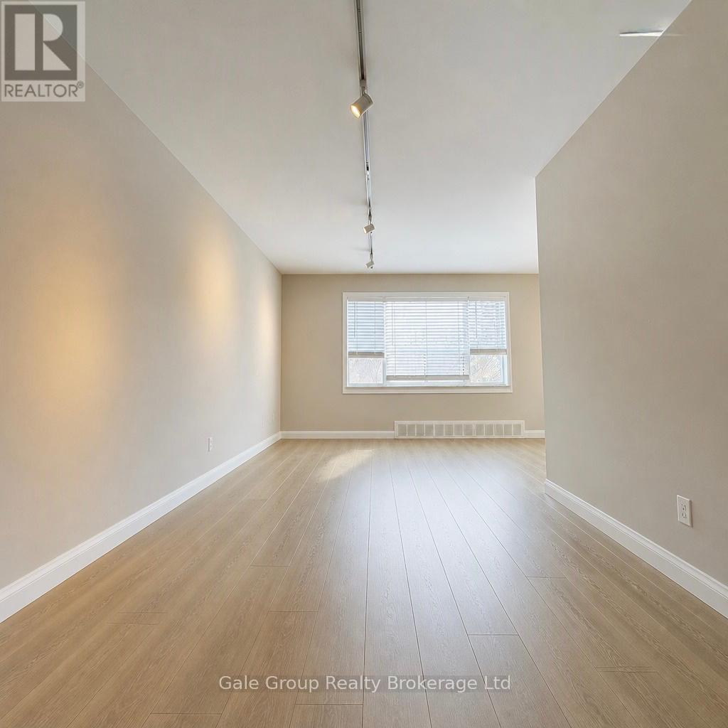 Unit-6 - 25 Paisley Boulevard E, Mississauga (Cooksville), Ontario  L5A 1P3 - Photo 4 - W13873120
