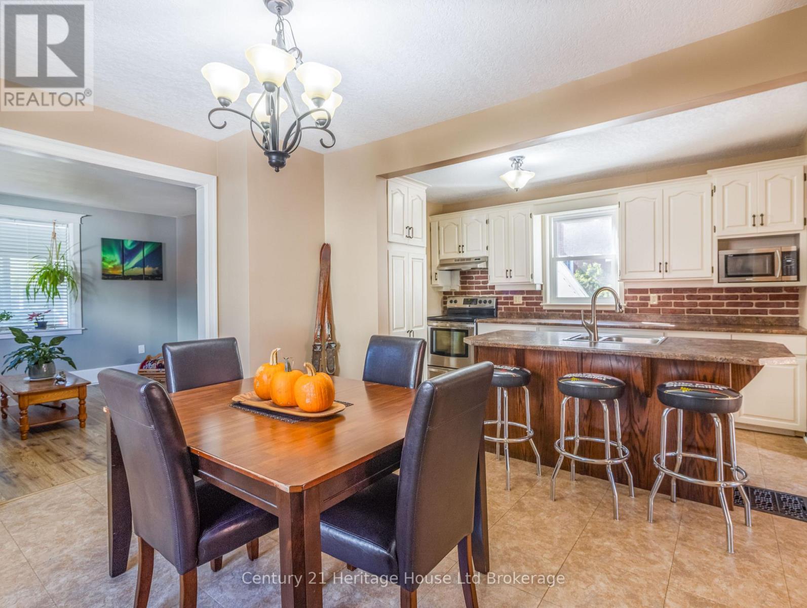 535 Richileau Avenue S, North Perth (Listowel), Ontario  N4W 1Z2 - Photo 11 - X13873652