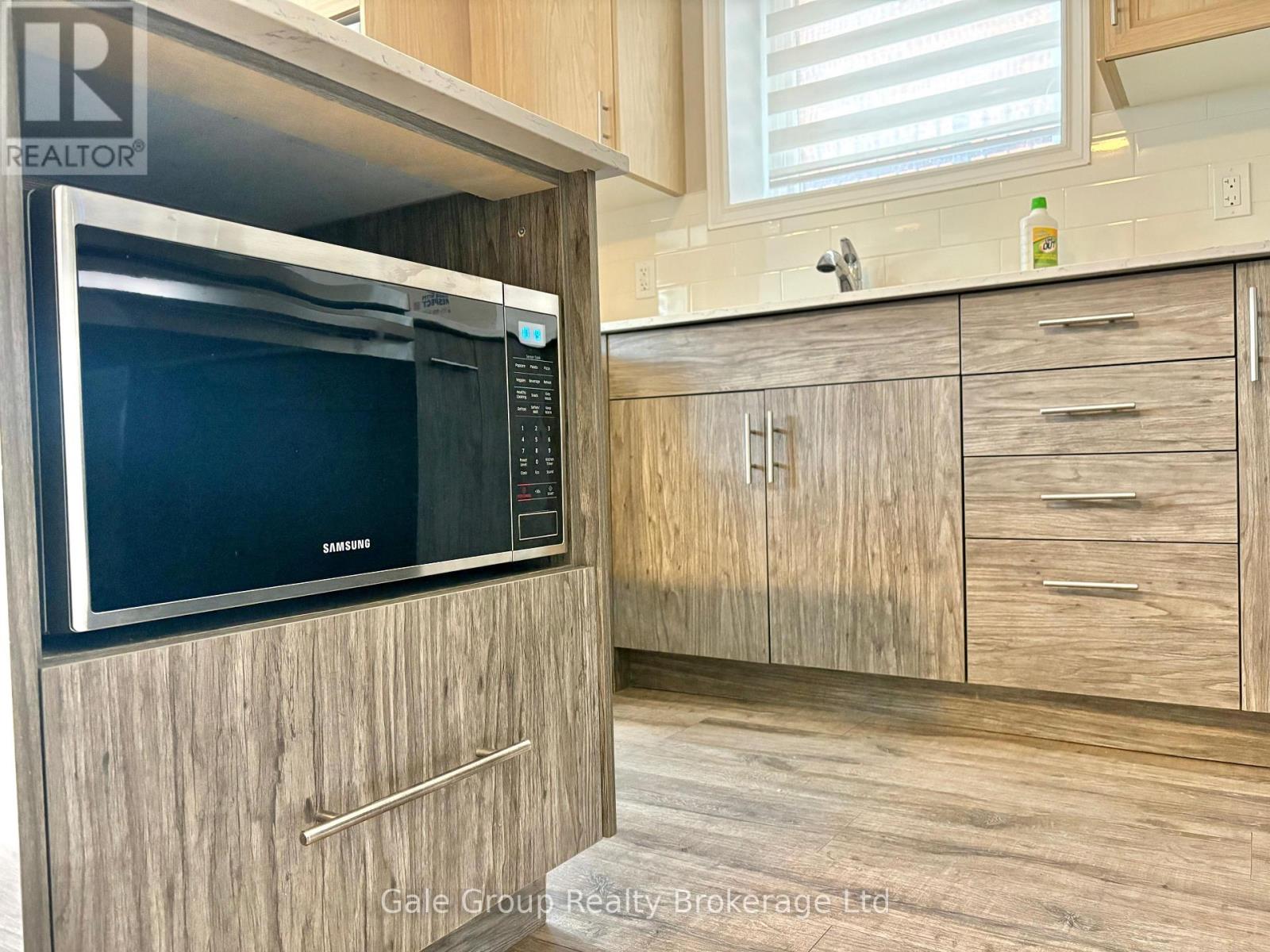 Unit 2 - 100 West Avenue S, Hamilton (Stinson), Ontario  L8N 2S3 - Photo 11 - X13877210