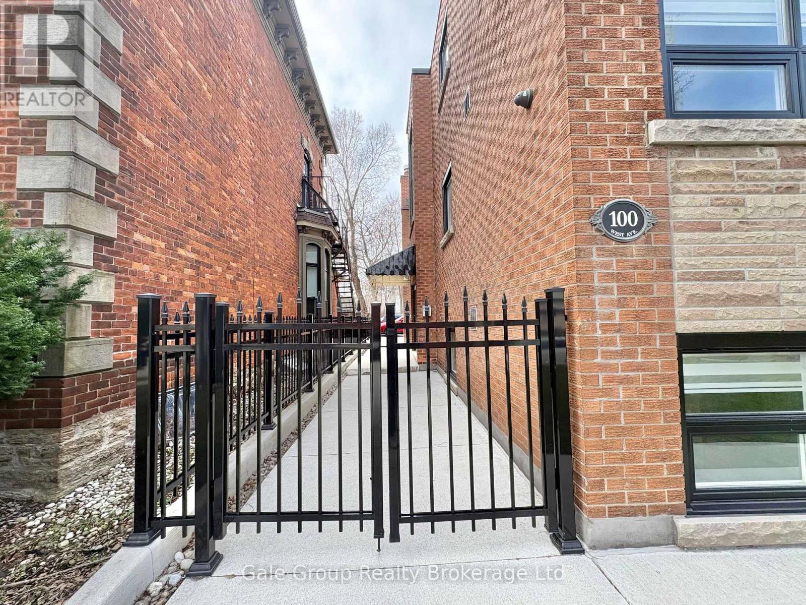 Unit 2 - 100 West Avenue S, Hamilton (Stinson), Ontario  L8N 2S3 - Photo 2 - X13877210