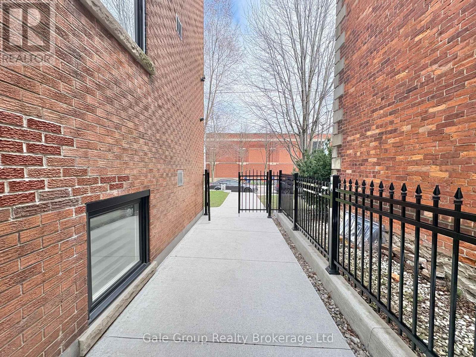 Unit 2 - 100 West Avenue S, Hamilton (Stinson), Ontario  L8N 2S3 - Photo 4 - X13877210