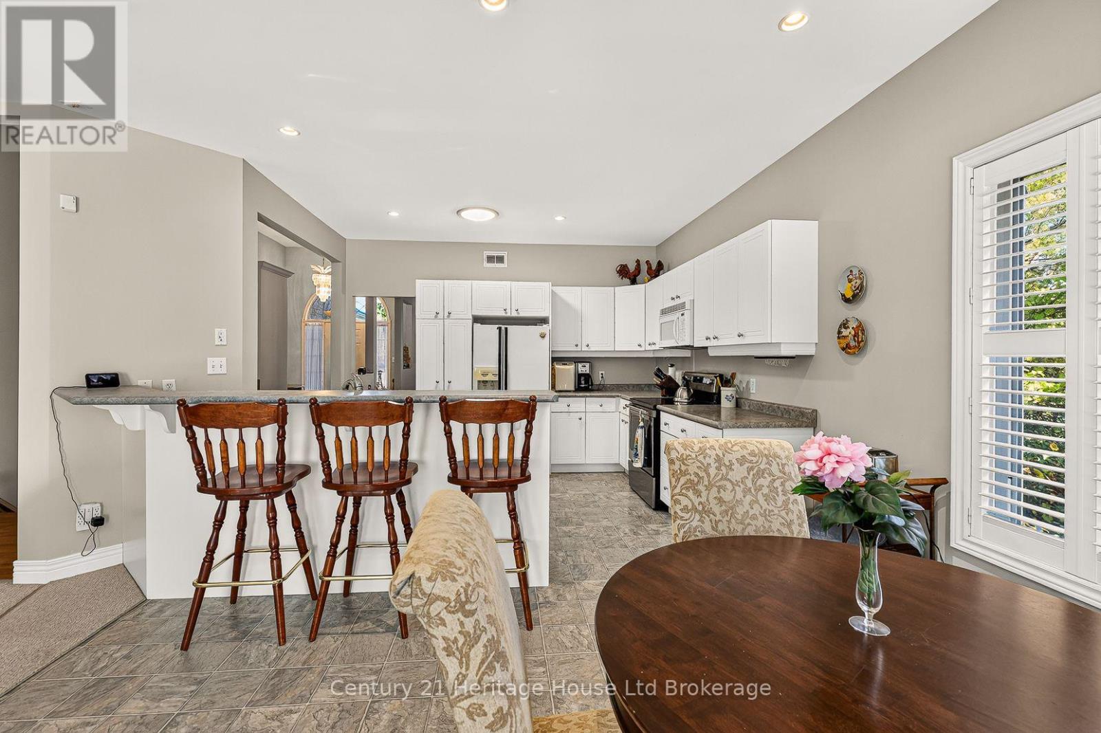 796 Springbank Avenue N, Woodstock (Woodstock - North), Ontario  N4T 1T5 - Photo 3 - X13882518