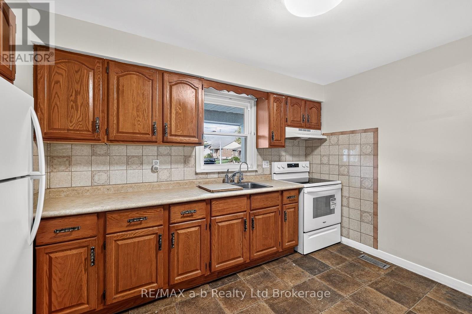 830 Maple Avenue, Woodstock (Woodstock - South), Ontario  N4S 2A6 - Photo 12 - X13883926