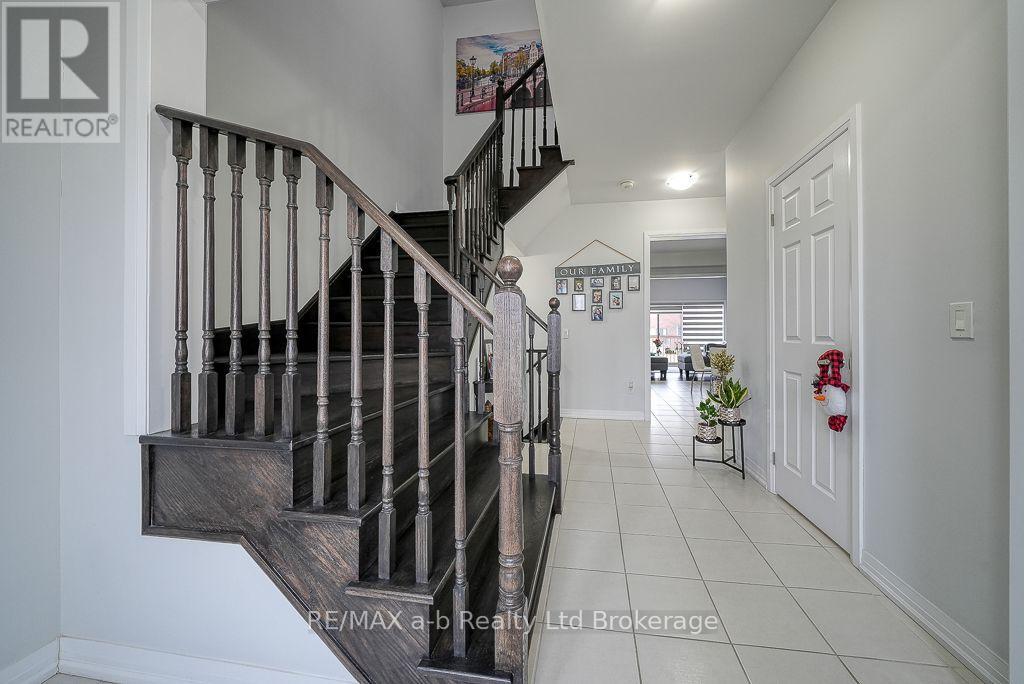 1137 Edinburgh Drive, Woodstock (Woodstock - North), Ontario  N4T 0M3 - Photo 3 - X14025476