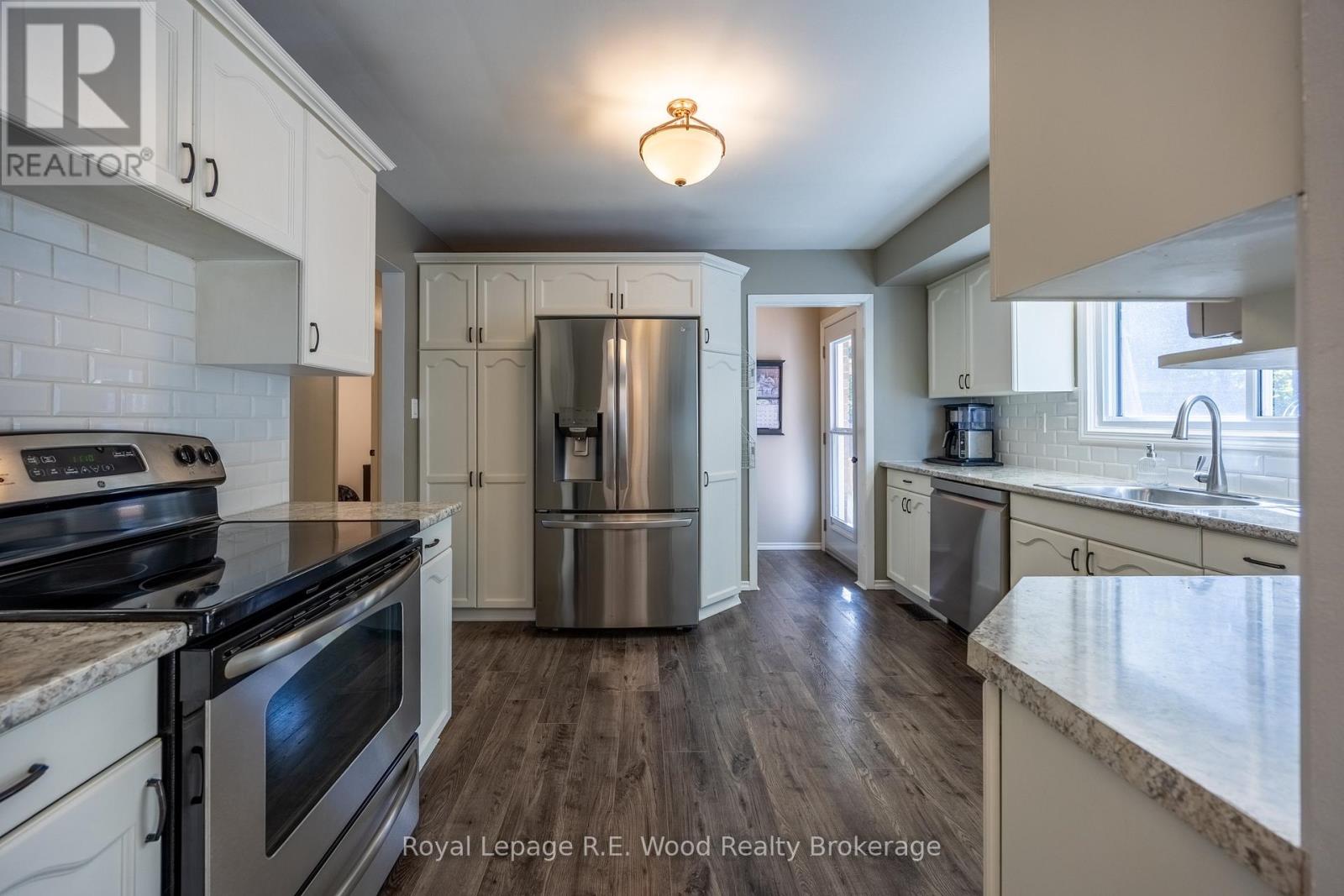 11 Eleanor Court, Tillsonburg, Ontario  N4G 2H3 - Photo 9 - X14031056