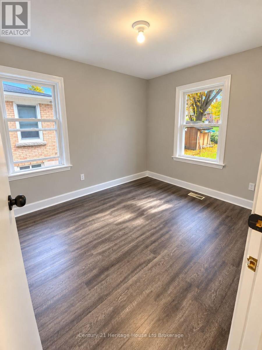 821 Wilton Crescent, Woodstock (Woodstock - North), Ontario  N4S 7H4 - Photo 4 - X14031522