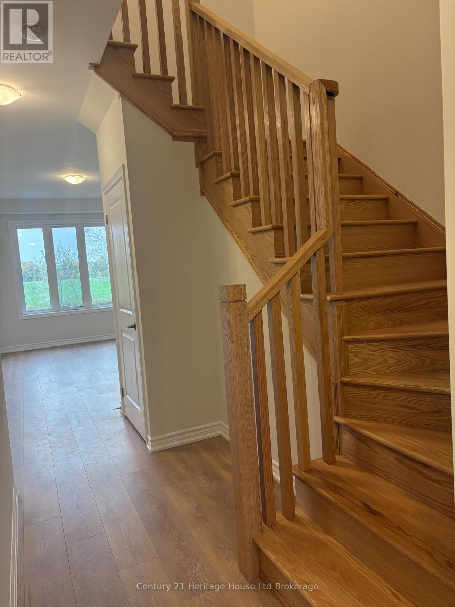 1058 Periwinkle Crescent, Woodstock (Woodstock - North), Ontario  N4S 7W2 - Photo 13 - X14080666