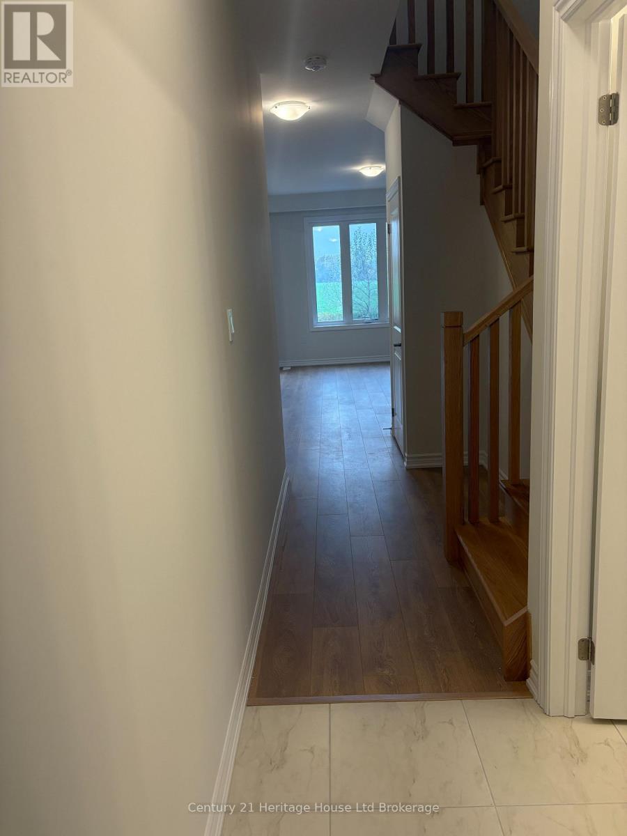 1058 Periwinkle Crescent, Woodstock (Woodstock - North), Ontario  N4S 7W2 - Photo 5 - X14080666