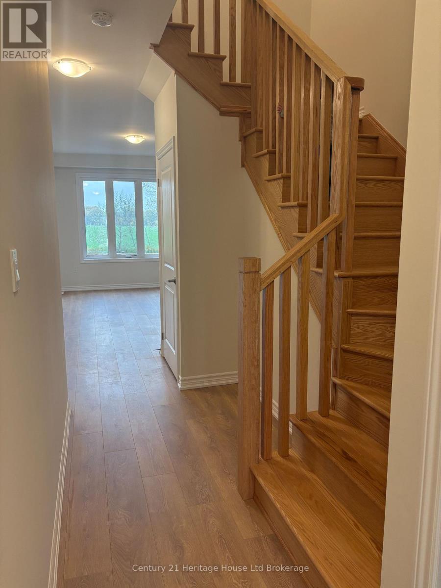 1058 Periwinkle Crescent, Woodstock (Woodstock - North), Ontario  N4S 7W2 - Photo 8 - X14080666