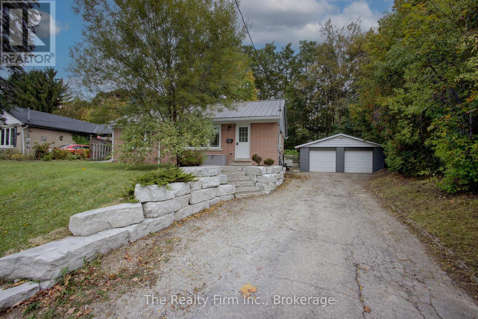 15 Dumbarton Street, Guelph (Riverside Park), Ontario  N1E 3T4 - Photo 2 - X14082172