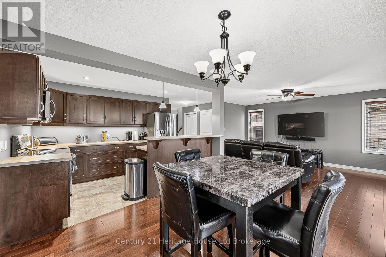 1028 Alberni Road, Woodstock (Woodstock - North), Ontario  N4T 0E8 - Photo 3 - X14084254
