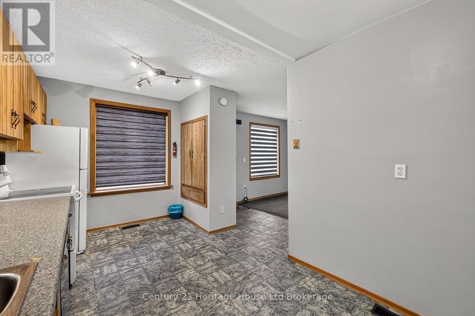 136 Dover Street, Woodstock (Woodstock - South), Ontario  N4S 3M1 - Photo 14 - X14088072
