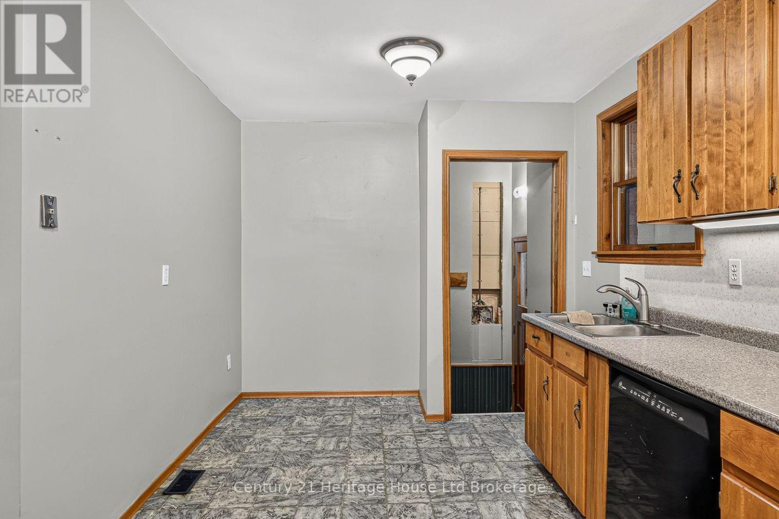 136 Dover Street, Woodstock (Woodstock - South), Ontario  N4S 3M1 - Photo 16 - X14088072
