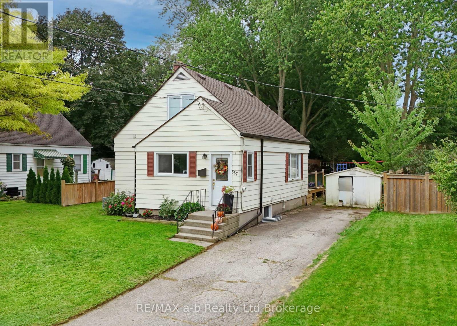 357 Knightsbridge Road, Woodstock (Woodstock - North), Ontario  N4S 7C8 - Photo 2 - X14090118